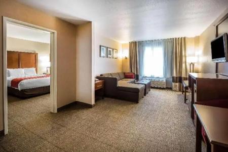 Comfort Suites Anchorage International Airport - 49