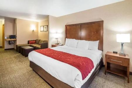 Comfort Suites Anchorage International Airport - 37