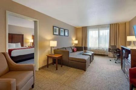 Comfort Suites Anchorage International Airport - 63