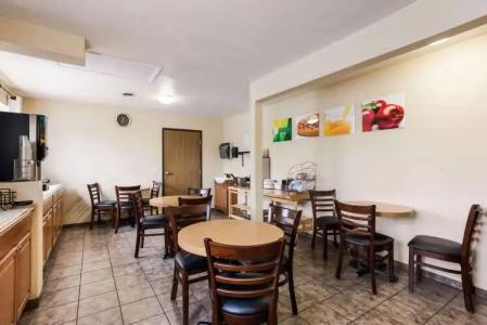 Quality Inn Airport - 20