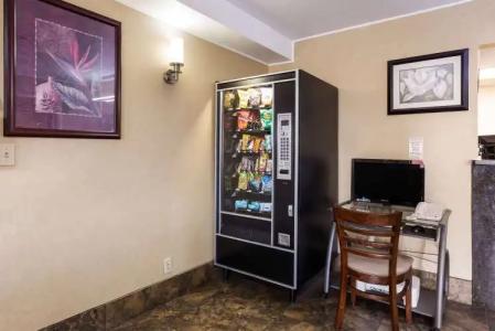 Quality Inn Airport - 8