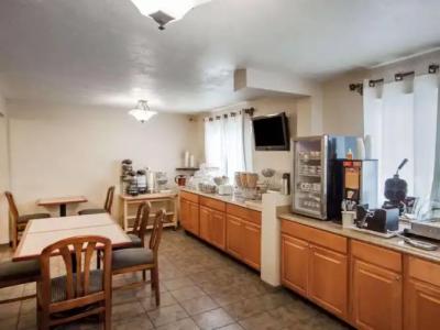 Quality Inn Airport - 23