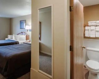 Quality Inn Airport - 55