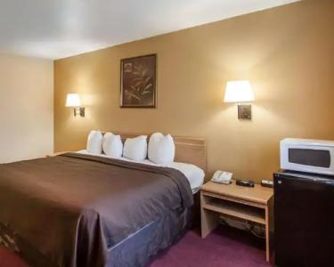 Quality Inn Airport - 32