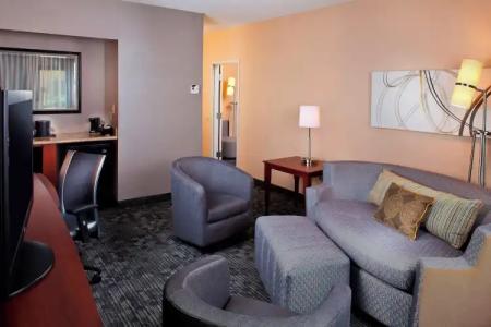 Courtyard by Marriott Charlottesville - 3