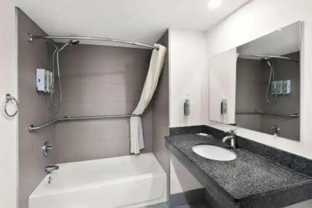 Best Western Luxbury Inn Fort Wayne - 44