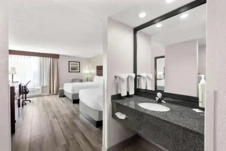 Best Western Luxbury Inn Fort Wayne - 49