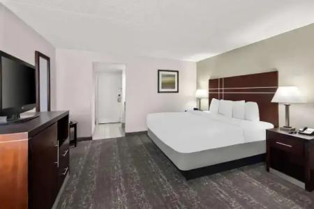 Best Western Luxbury Inn Fort Wayne - 37