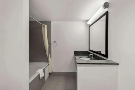 Best Western Luxbury Inn Fort Wayne - 57