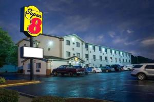 Super 8 by Wyndham Hot Springs, Hot Springs
