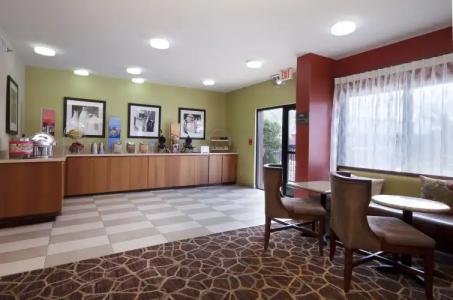 Hampton Inn Laredo - 22