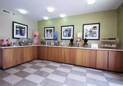 Hampton Inn Laredo - 21