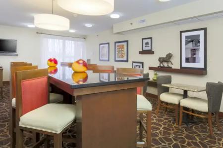 Hampton Inn Laredo - 10