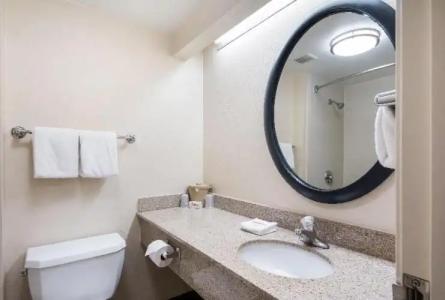 Red Roof Inn Laredo - 52