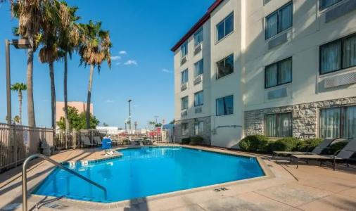 Red Roof Inn Laredo - 11