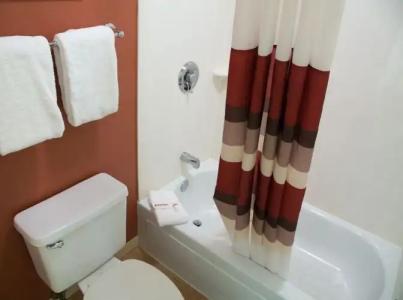 Red Roof Inn Laredo - 7