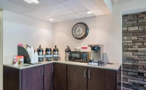 Red Roof Inn Laredo - 14