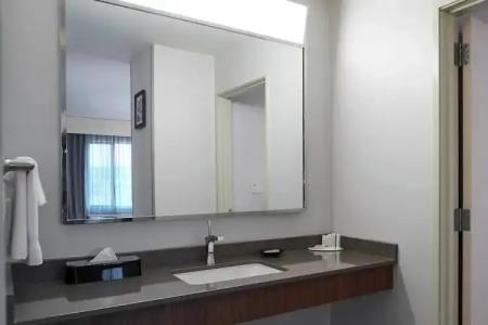 Courtyard Medford Airport - 136