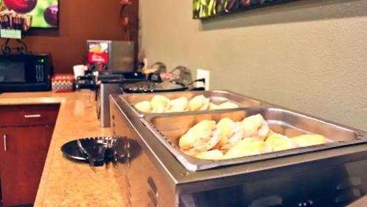 Broadway Inn Conference Center - 9