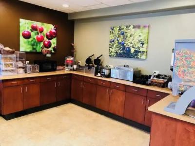 Broadway Inn Conference Center - 35