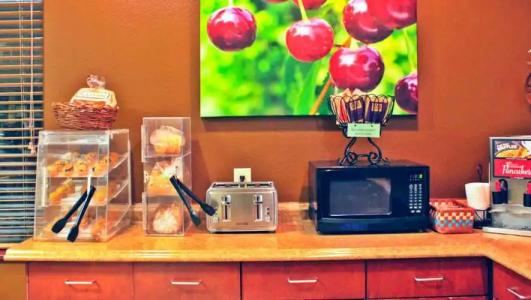 Broadway Inn Conference Center - 8