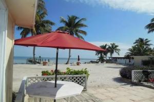 Yellowtail Inn, Marathon