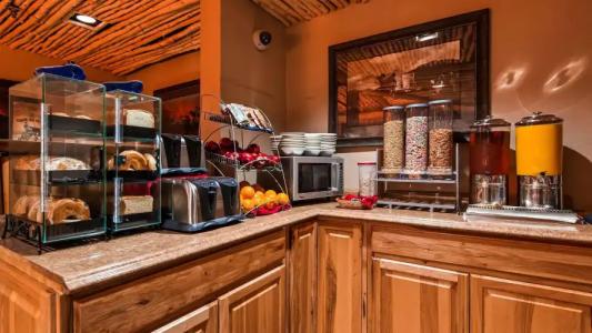 Best Western Plus Saddleback Inn and Conference Center - 10