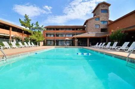 Best Western Plus Saddleback Inn and Conference Center - 10