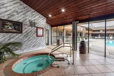 Best Western Plus Saddleback Inn and Conference Center - 19