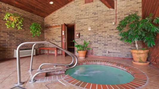 Best Western Plus Saddleback Inn and Conference Center - 18