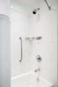 Renaissance Raleigh North Hills - 35