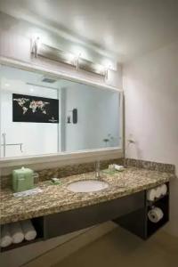 Renaissance Raleigh North Hills - 55