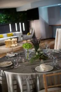 Renaissance Raleigh North Hills - 9