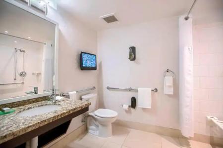 Renaissance Raleigh North Hills - 12