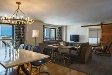 Renaissance Raleigh North Hills - 32