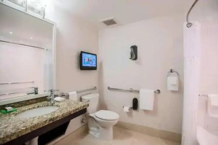 Renaissance Raleigh North Hills - 80