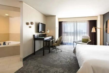 Renaissance Raleigh North Hills - 25