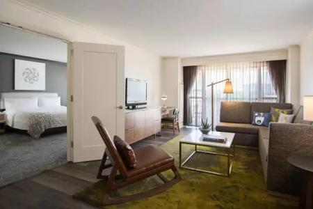 Renaissance Raleigh North Hills - 31