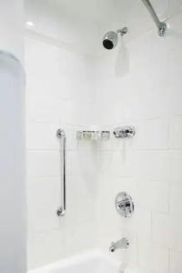 Renaissance Raleigh North Hills - 54