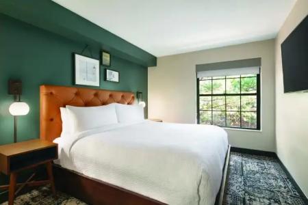 Four Points by Sheraton Raleigh Arena - 11