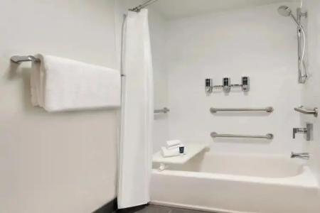 Four Points by Sheraton Raleigh Arena - 16