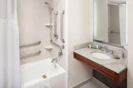 DoubleTree by Hilton South Bend - 44