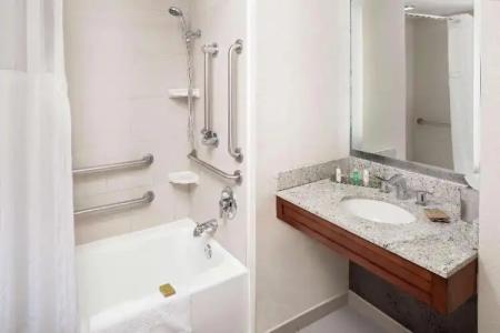 DoubleTree by Hilton South Bend - 39