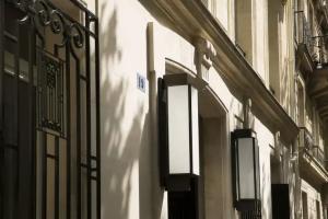 Le Narcisse Blanc, Paris