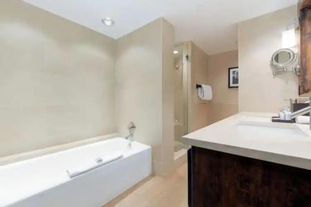 The Peaks Resort and Spa - 35