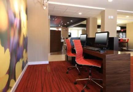 Courtyard by Marriott Topeka - 12