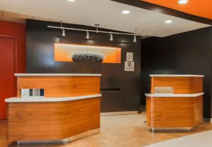 Courtyard by Marriott Topeka - 13