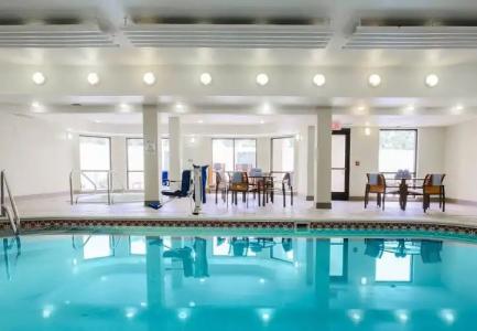 Courtyard by Marriott Topeka - 10