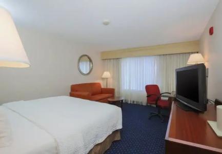 Courtyard by Marriott Topeka - 5