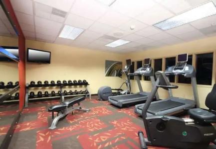 Courtyard by Marriott Topeka - 14